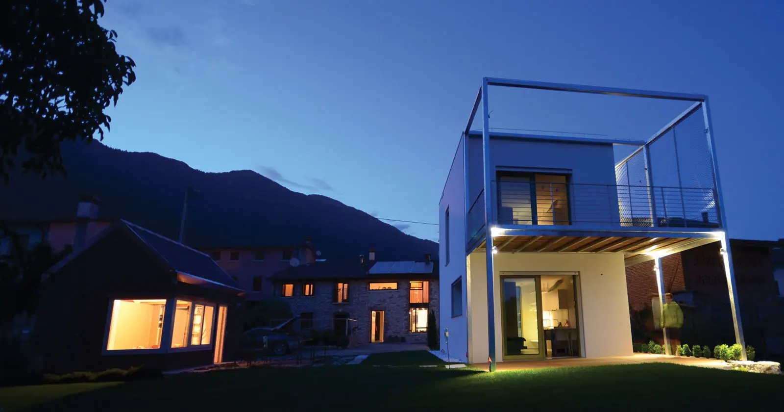 Ingrappa Cubo con design minimale e giardino privato